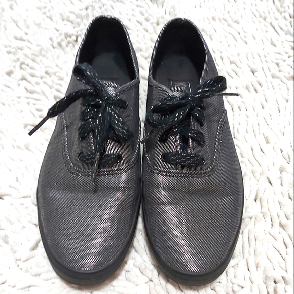 Keds silver metallic shoes- size 6.5 - Picture 1 of 8